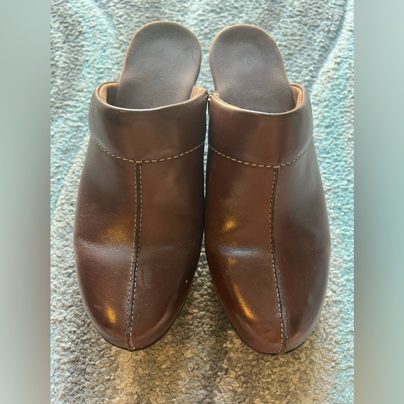 Clarks size 9 Brown Heel Clogs - Picture 3 of 5